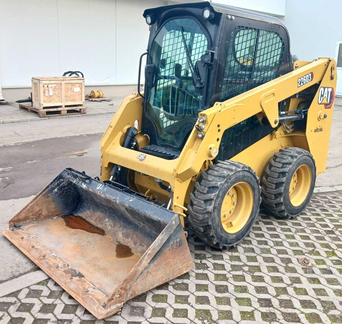 Мини челни товарачи Cat 226D3 - изображение 2