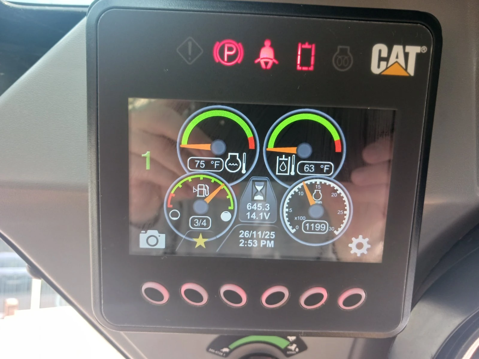 Мини челни товарачи Cat 226D3 - изображение 5