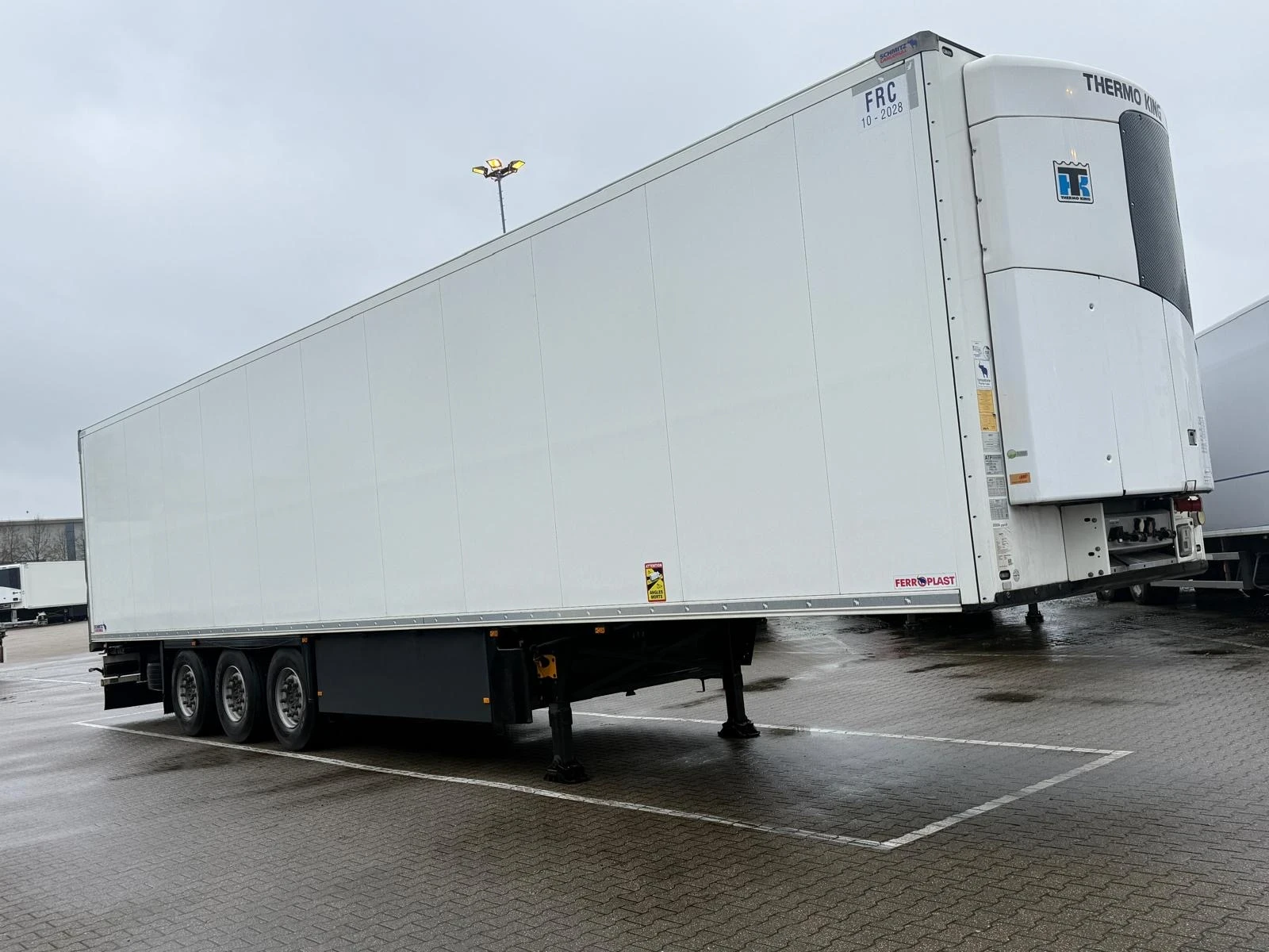 Полуремарке Schmitz HEROS TRUCKS LEASING, снимка 9 - Ремаркета - 54007139