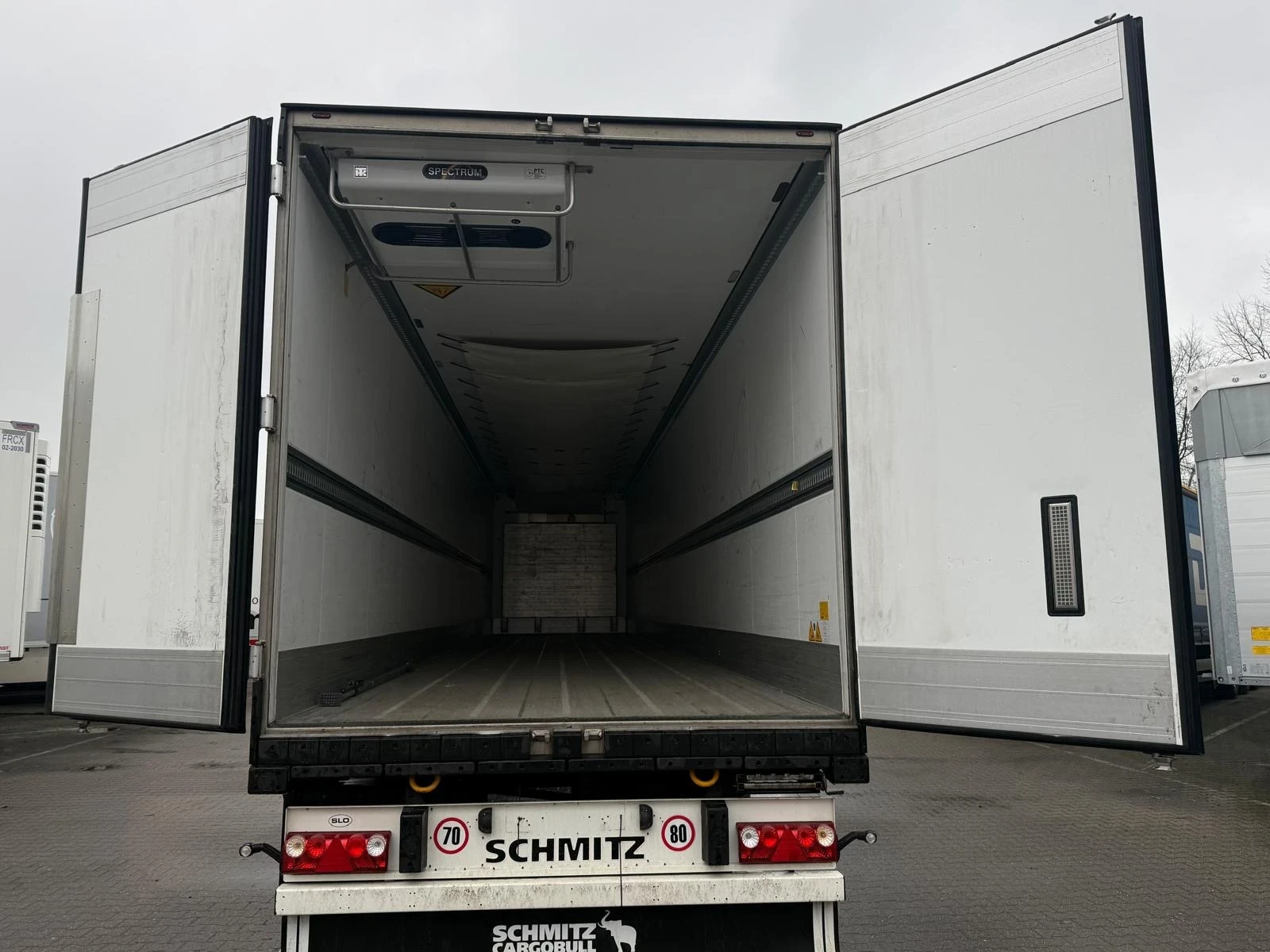 Полуремарке Schmitz HEROS TRUCKS LEASING