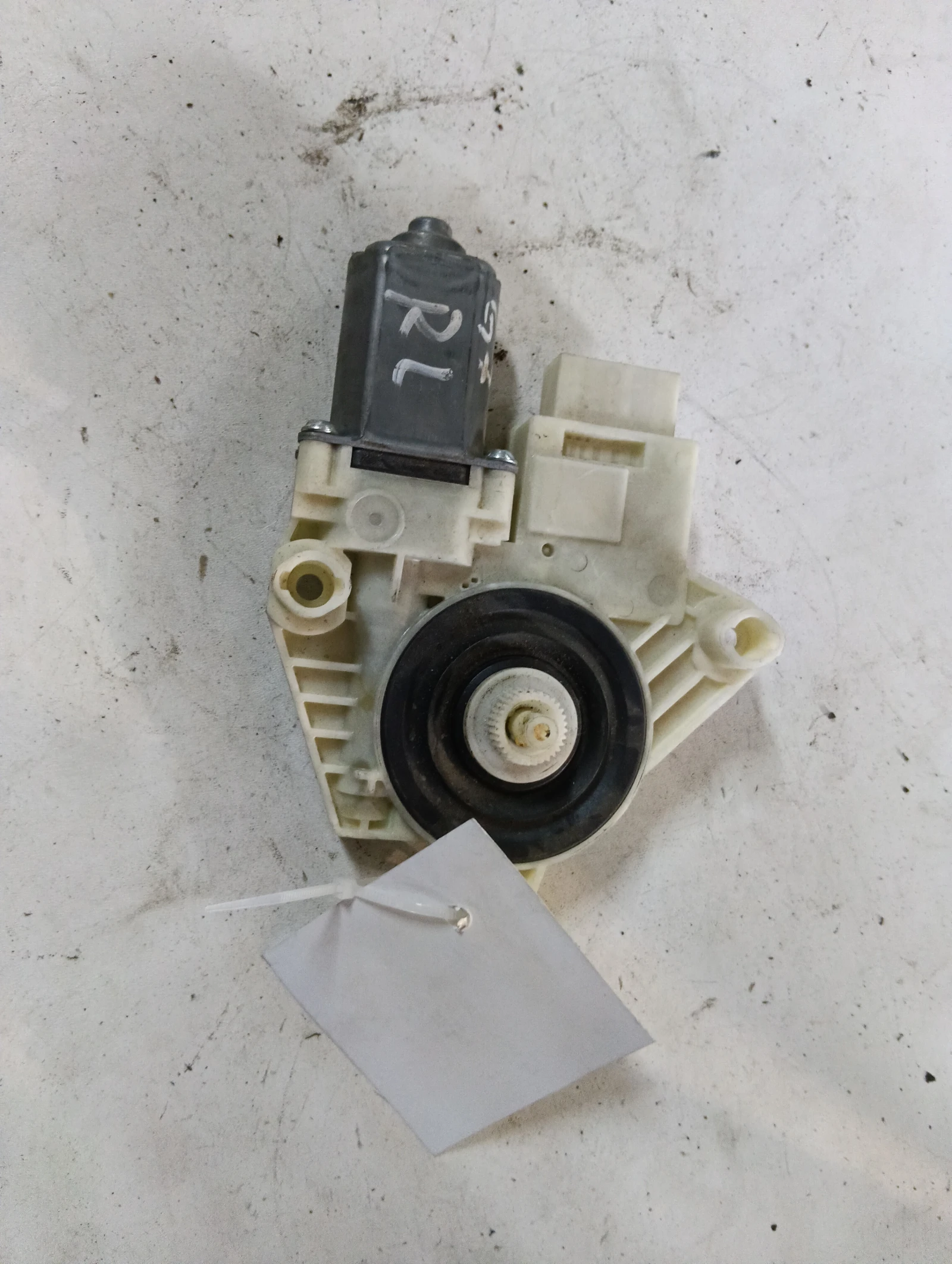 ел.машинка за задно ляво  5Q4959811A VW Golf
