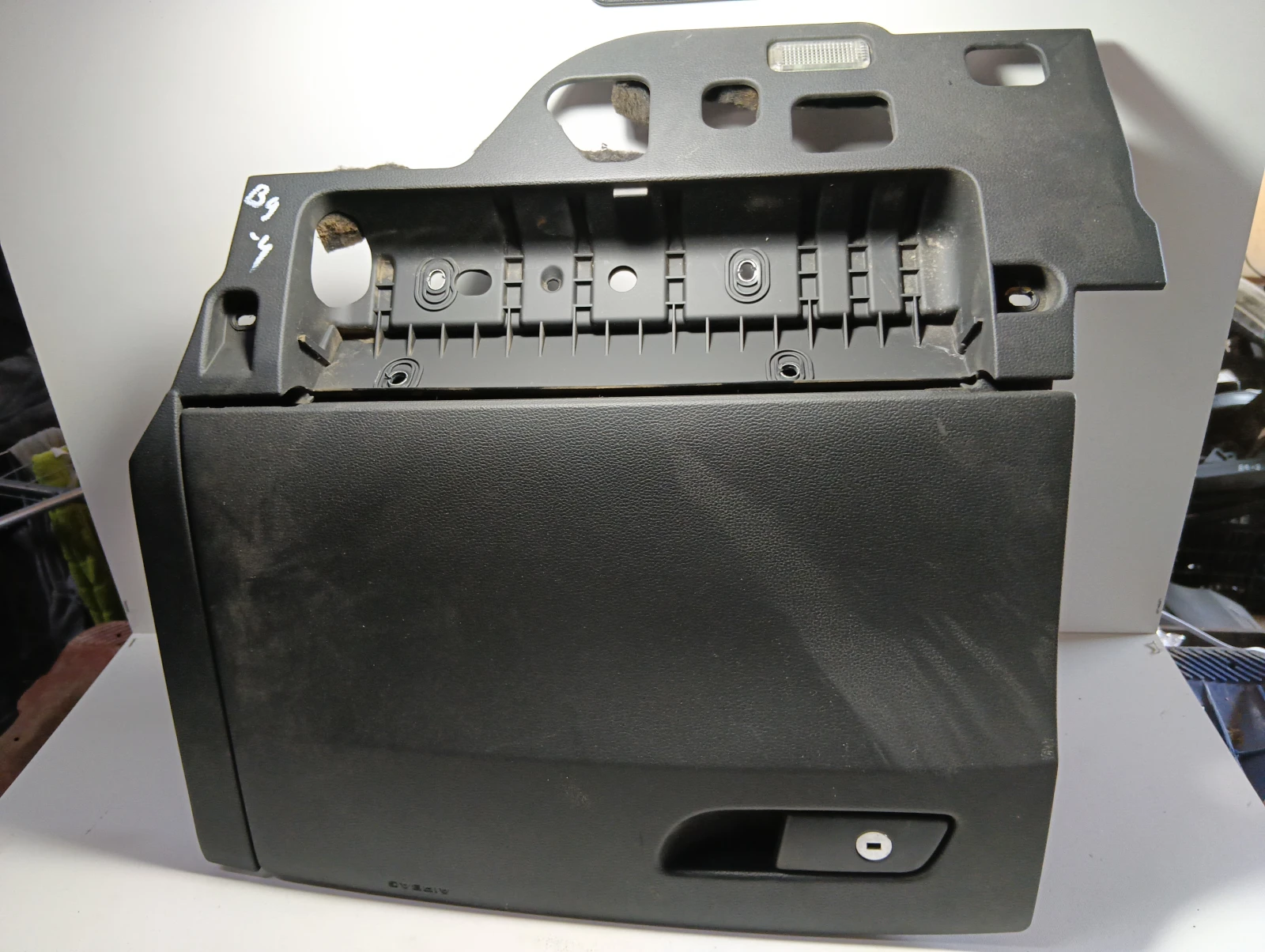 жабка пасажеркска 8W1880302 с отвор за еърбег Audi A4