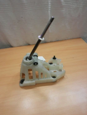 Скоростен лост Тойота Рав4 2.0Б 07г.