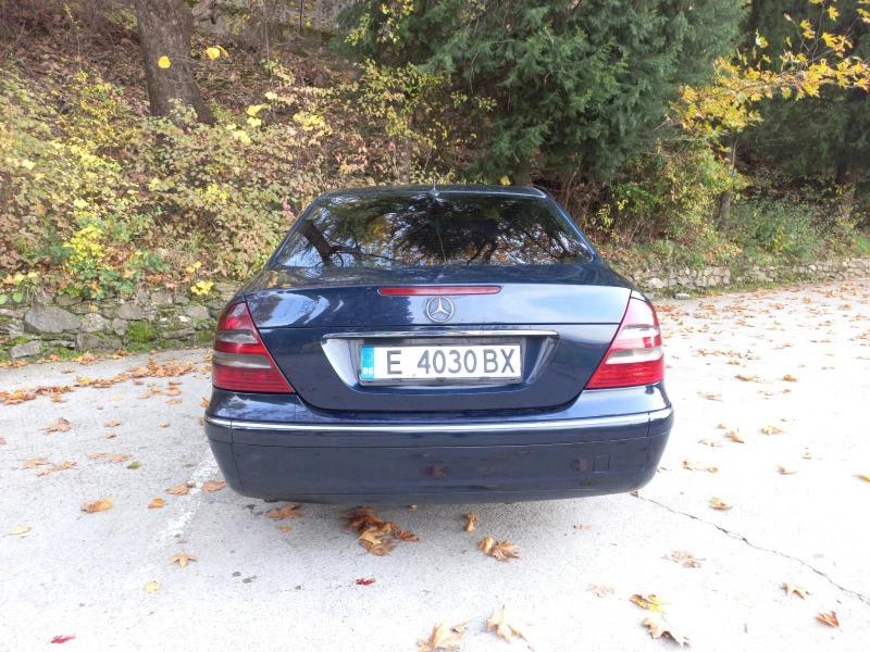 Mercedes-Benz E 220, снимка 5 - Автомобили и джипове - 47522075