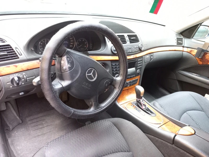 Mercedes-Benz E 220, снимка 4 - Автомобили и джипове - 47522075