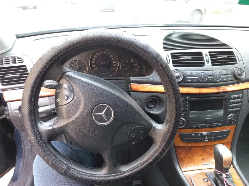 Mercedes-Benz E 220, снимка 2 - Автомобили и джипове - 47522075