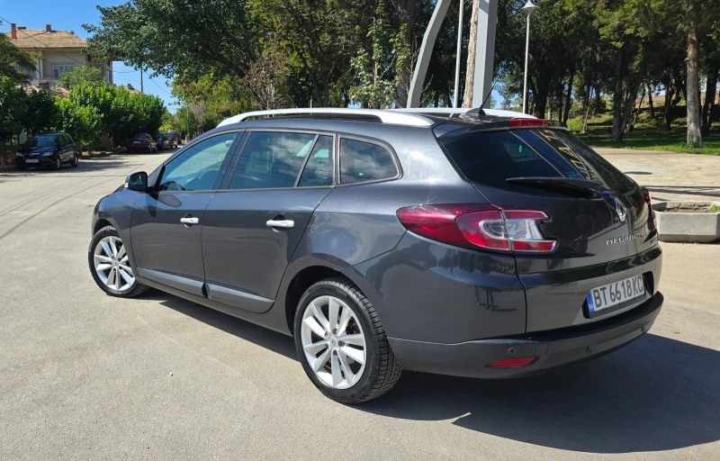 Renault Megane 1.9 dci ДВА КЛЮЧА КЕЙ ЛЕС, снимка 3 - Автомобили и джипове - 47268852