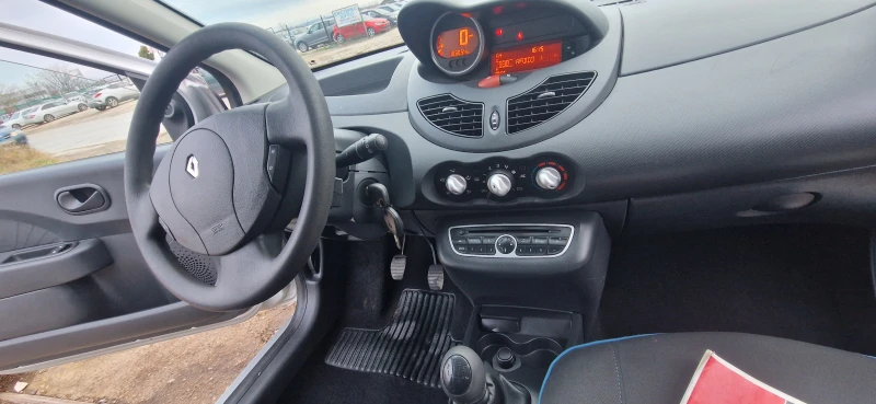 Renault Twingo ПЕРФЕКТЕН !!!, снимка 13 - Автомобили и джипове - 48211633