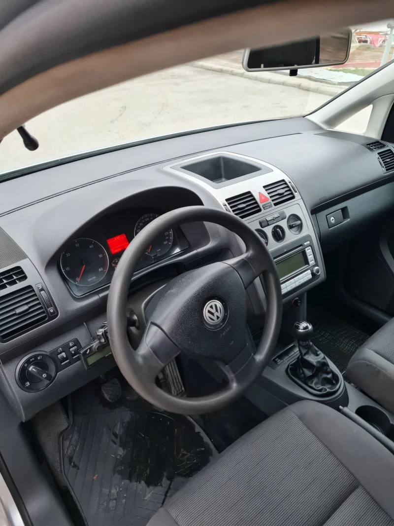 VW Touran 1.9 TDI , снимка 7 - Автомобили и джипове - 48239659