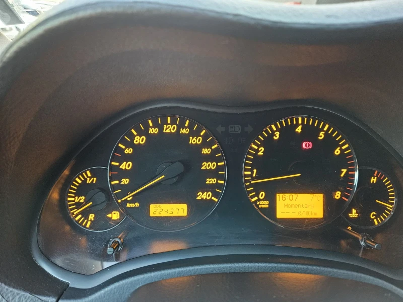 Toyota Avensis 1.8 vvti, снимка 6 - Автомобили и джипове - 52859591