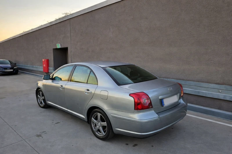 Toyota Avensis 1.8 vvti, снимка 4 - Автомобили и джипове - 52859591
