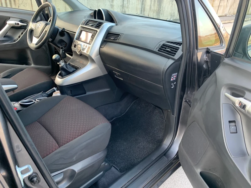 Toyota Verso 1.8-EURO5-КАМЕРА-ПАНОРАМА-1Г-ГАРАНЦИЯ, снимка 10 - Автомобили и джипове - 53159678
