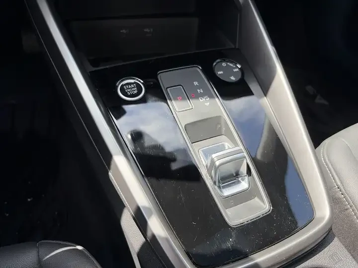 Audi A3 40 Komfort/Carplay/QUATTRO/CARFAX, снимка 14 - Автомобили и джипове - 55157673