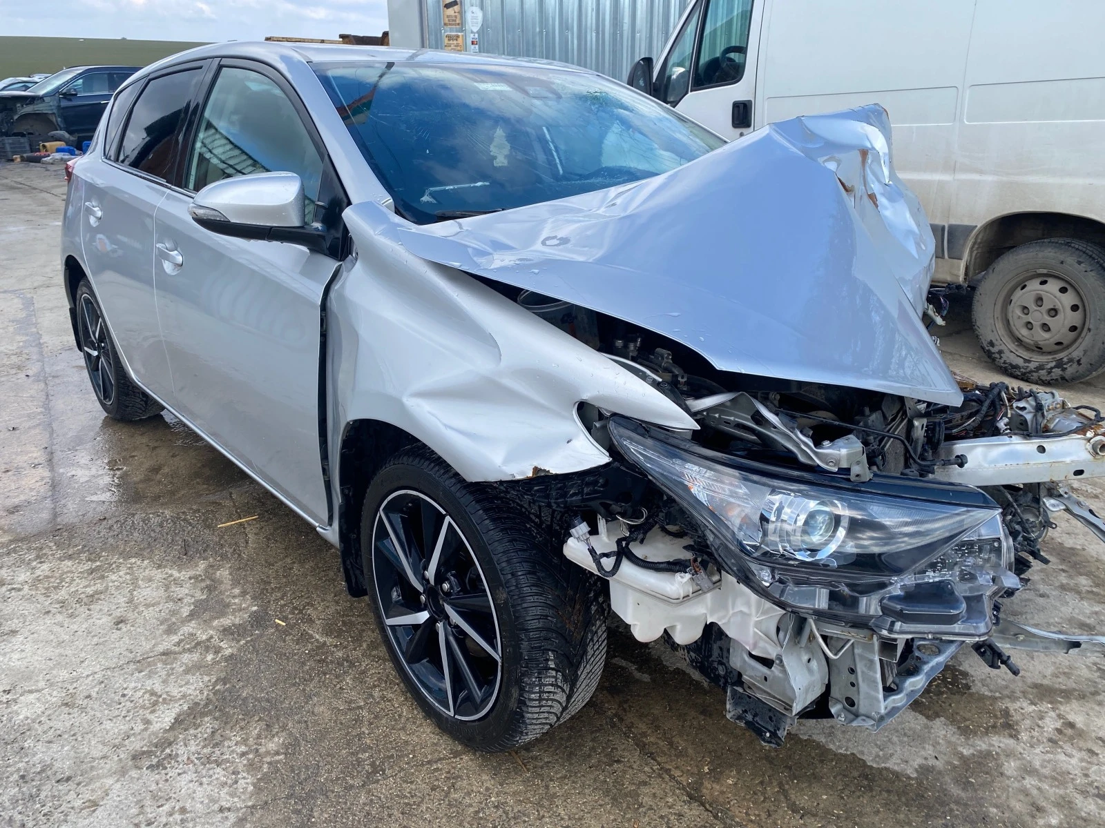 Toyota Auris 1.6 VVT-i, снимка 1