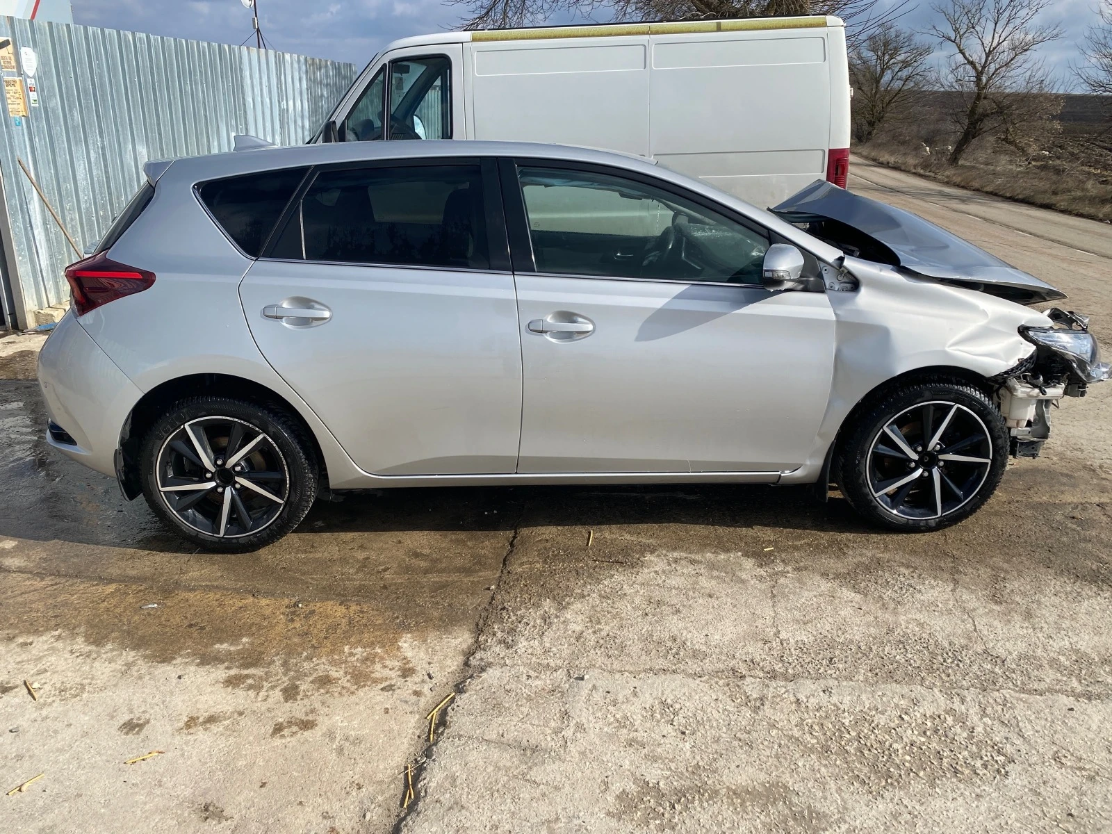 Toyota Auris 1.6 VVT-i - изображение 6