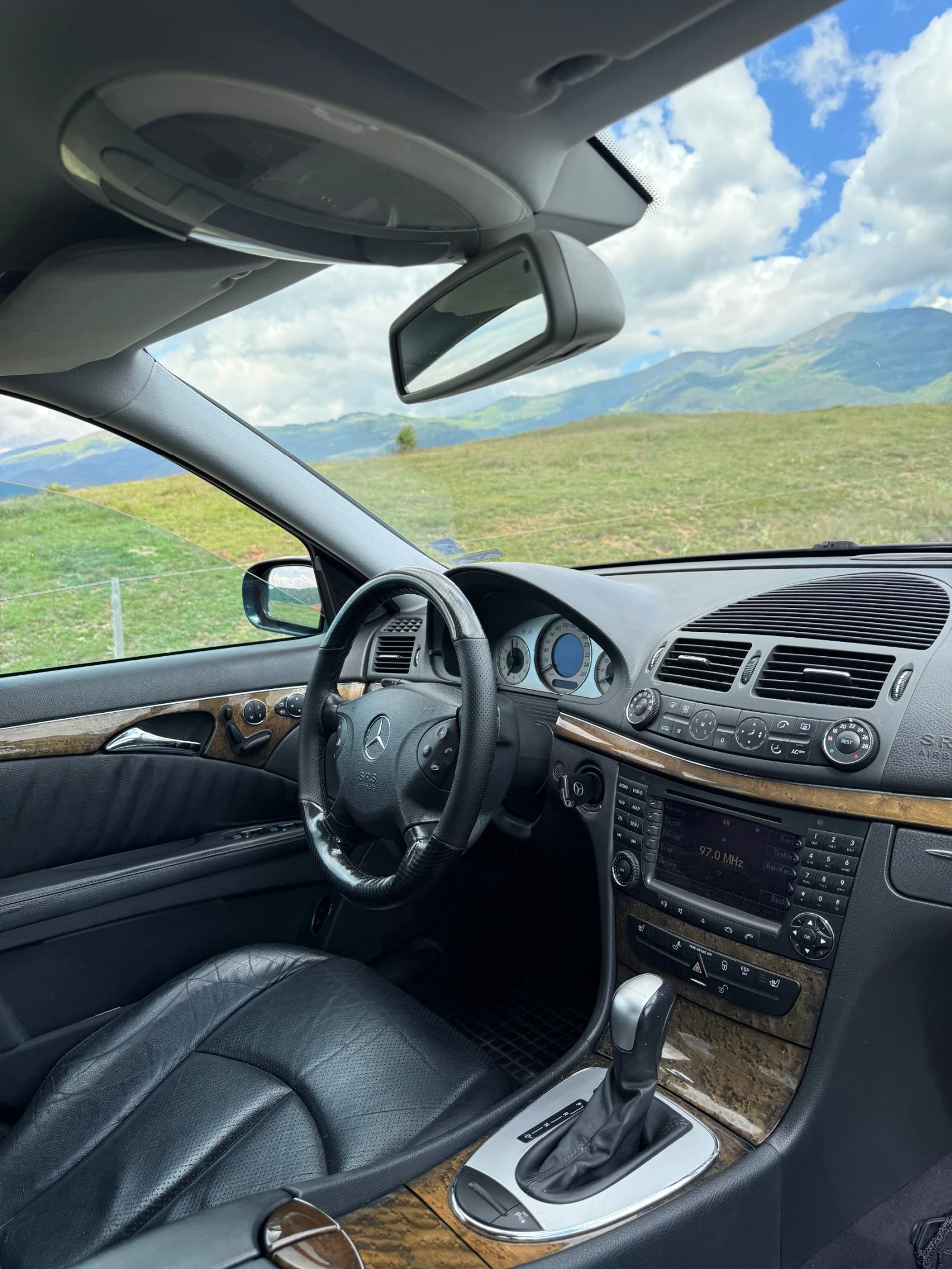Mercedes-Benz E 320  - изображение 8