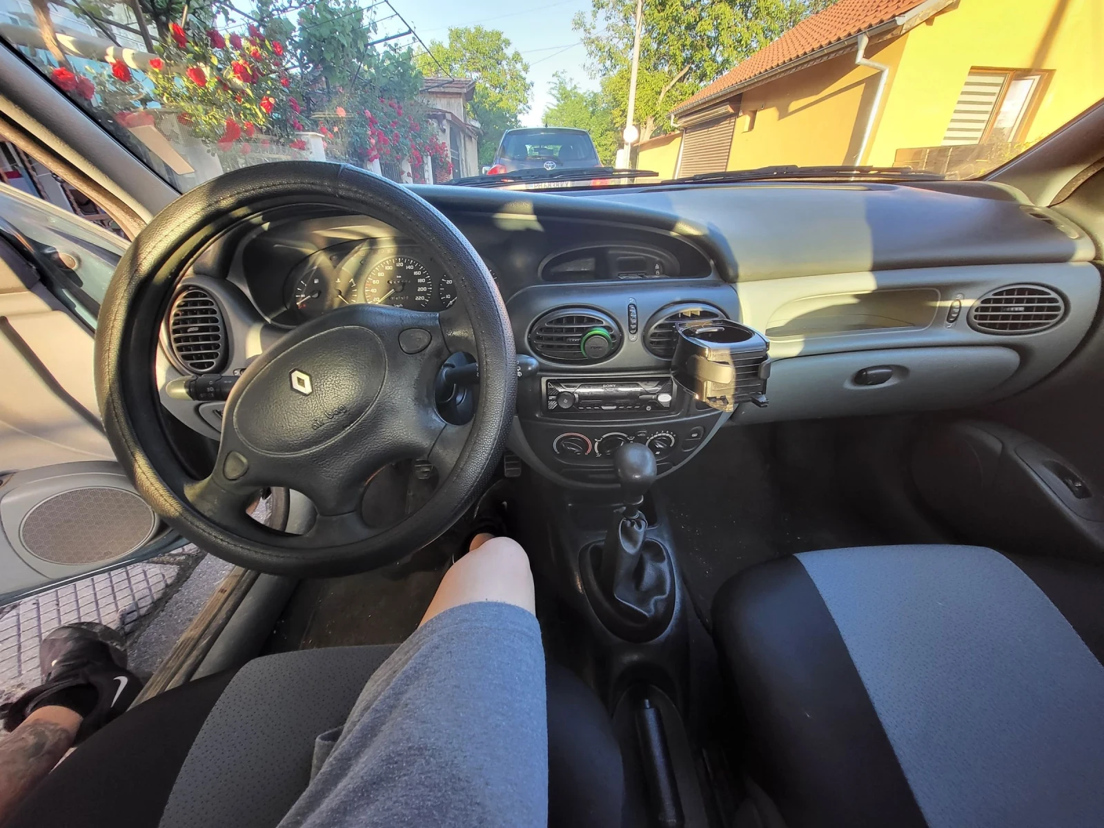 Renault Megane 1.6е - изображение 6