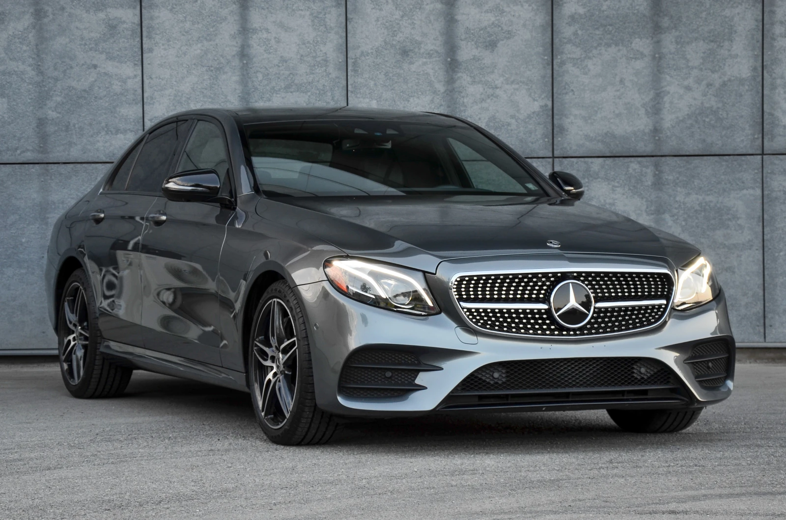 Mercedes-Benz E 350 4MATIC* 9G* 360* Burmester* 35хил км* Headup* Пано - изображение 2