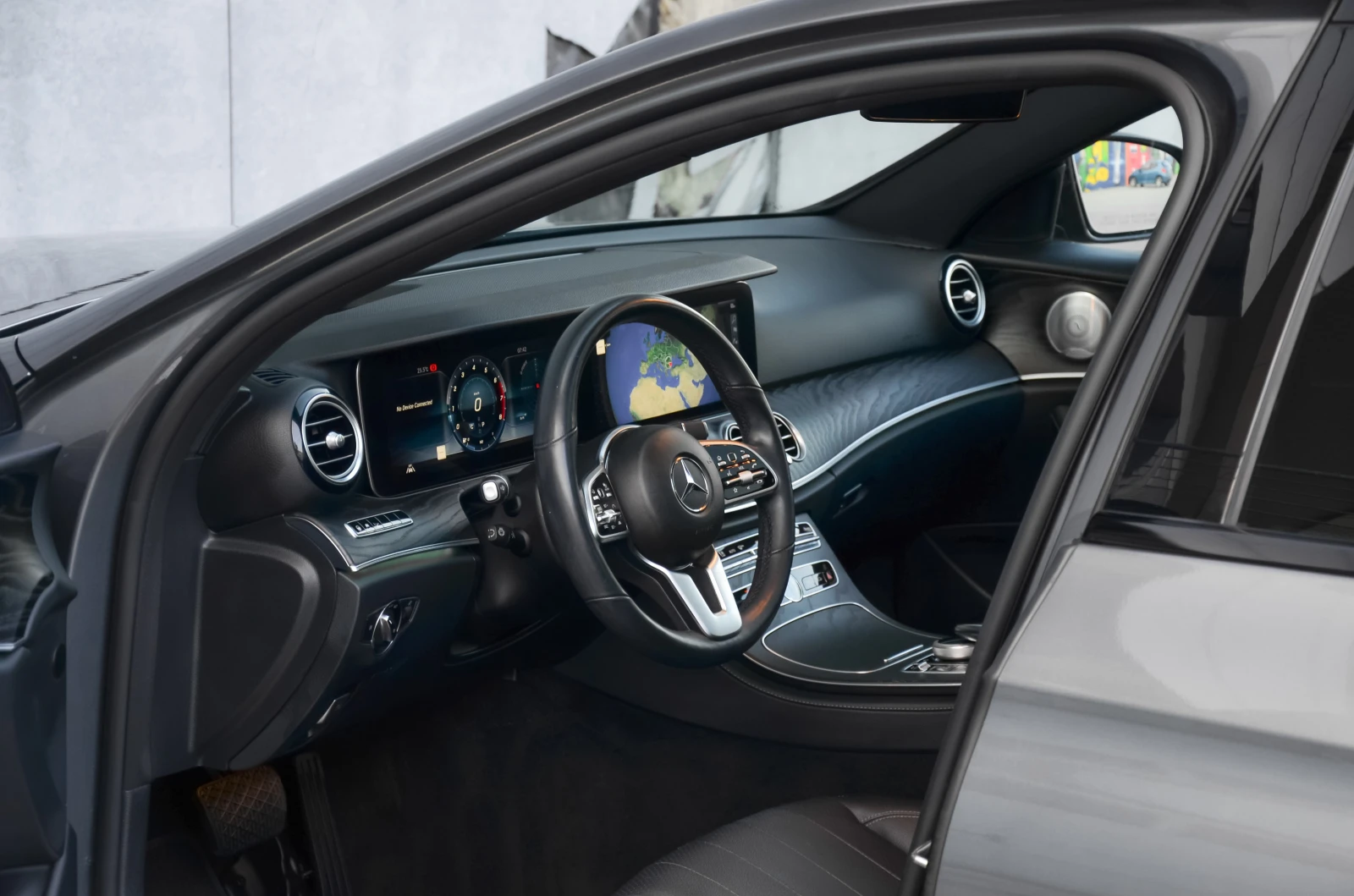 Mercedes-Benz E 350 4MATIC* 9G* 360* Burmester* 35хил км* Headup* Пано - изображение 7