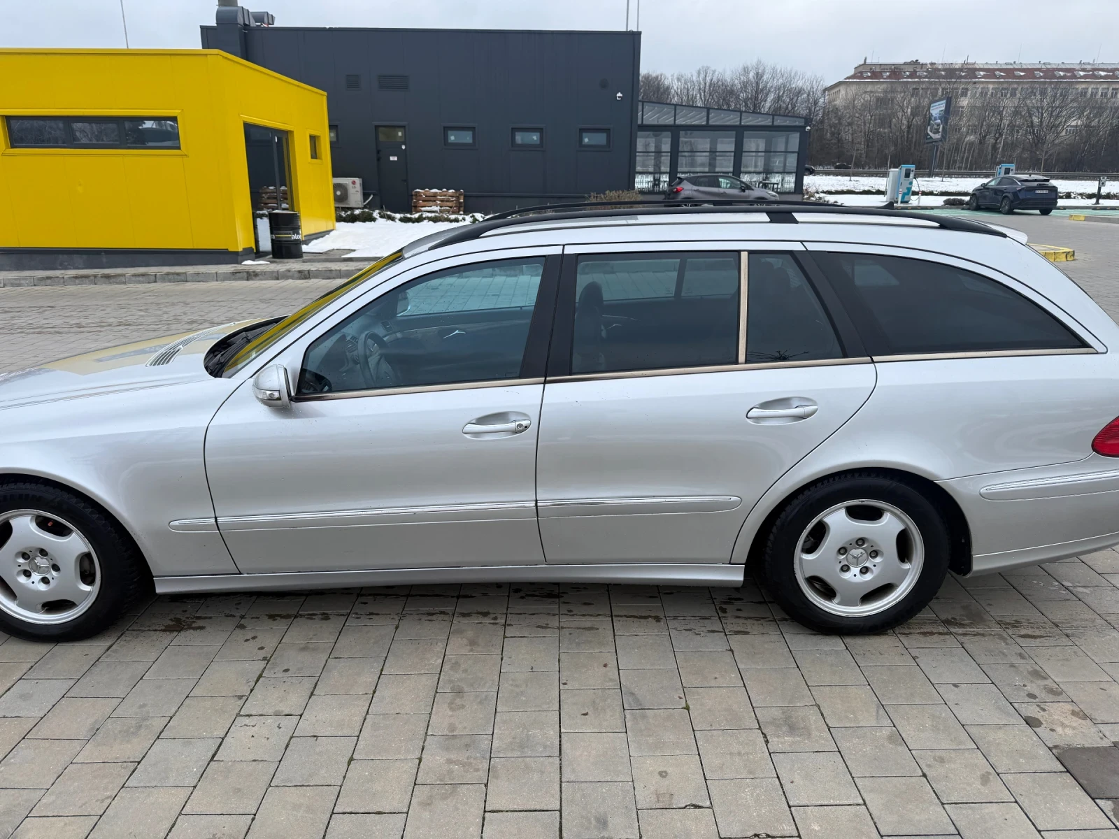 Mercedes-Benz E 320 Avangard , снимка 3 - Автомобили и джипове - 53762052