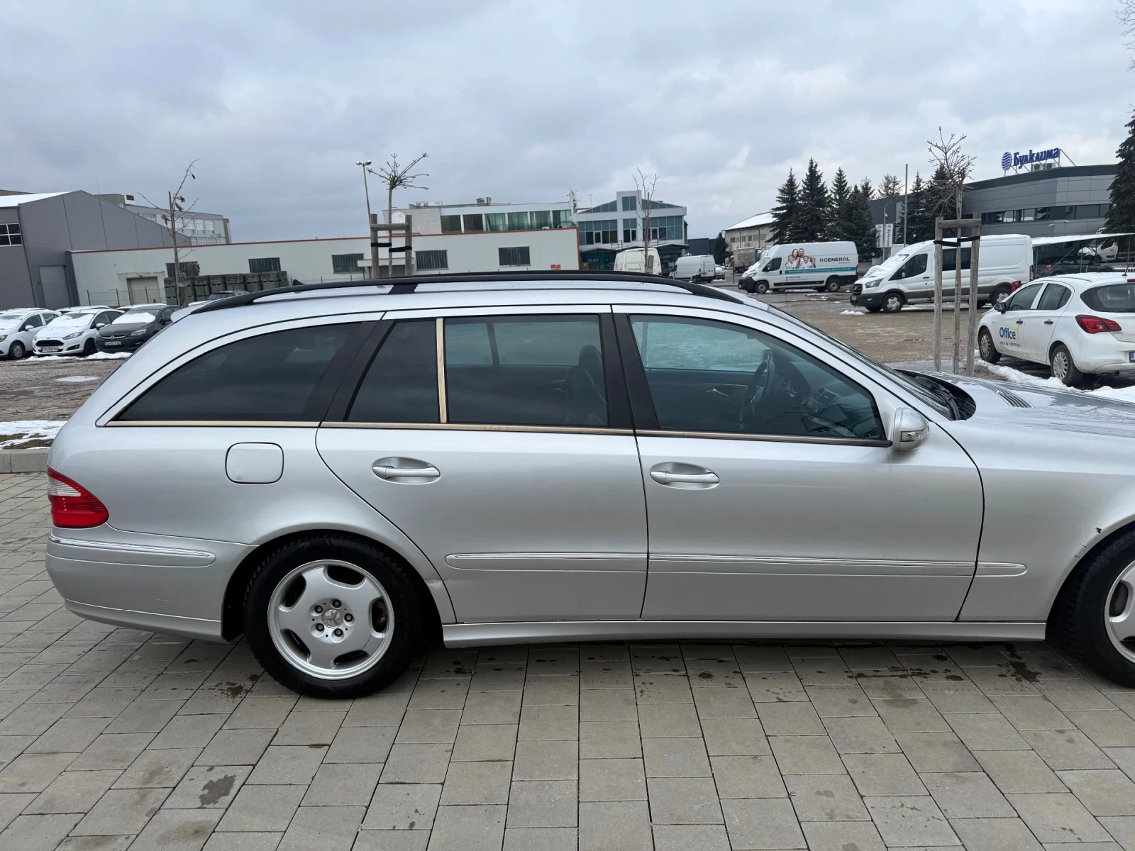 Mercedes-Benz E 320 Avangard , снимка 2 - Автомобили и джипове - 53762052