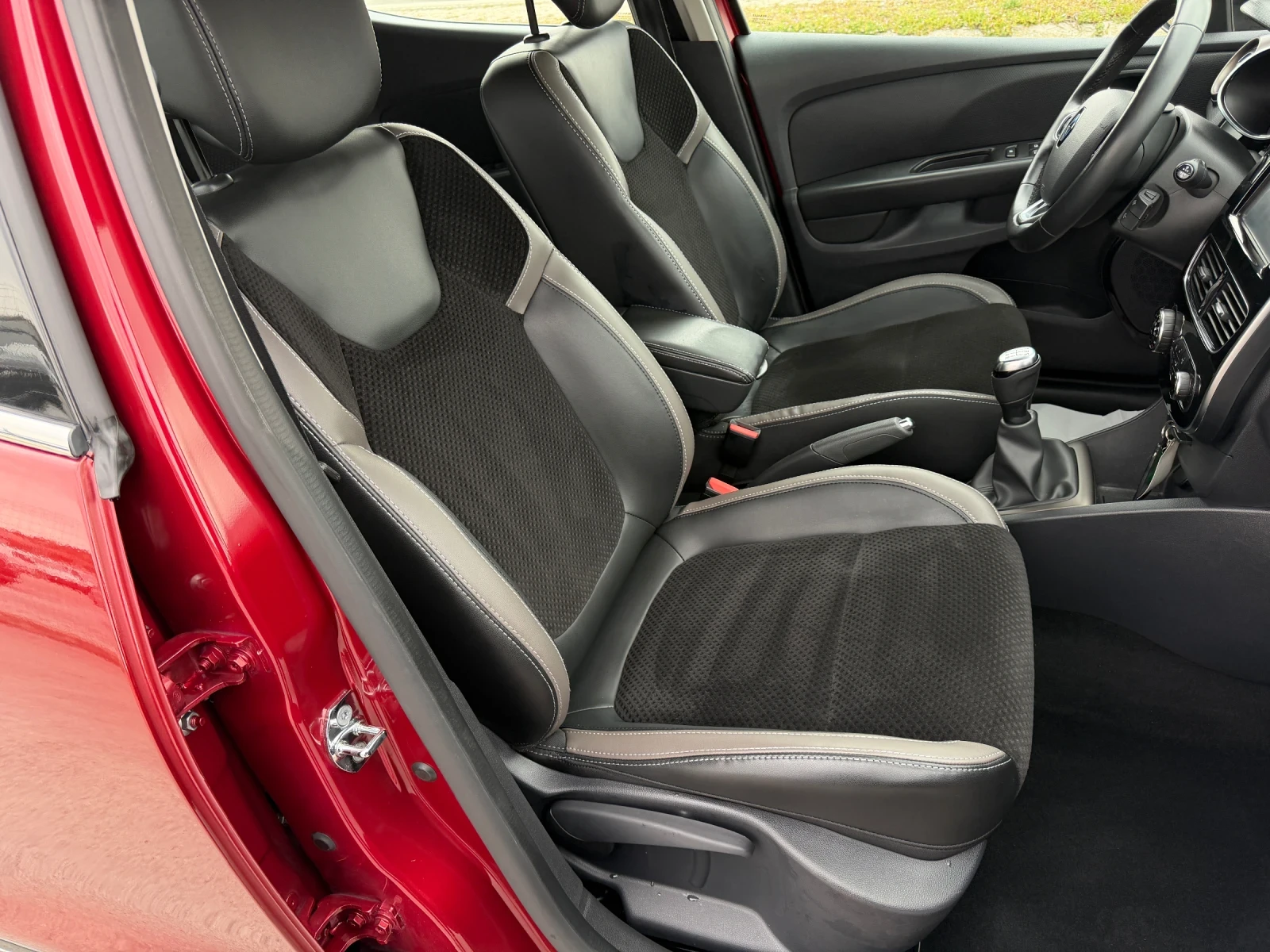 Renault Clio 1.5 DCI, снимка 9 - Автомобили и джипове - 54137373