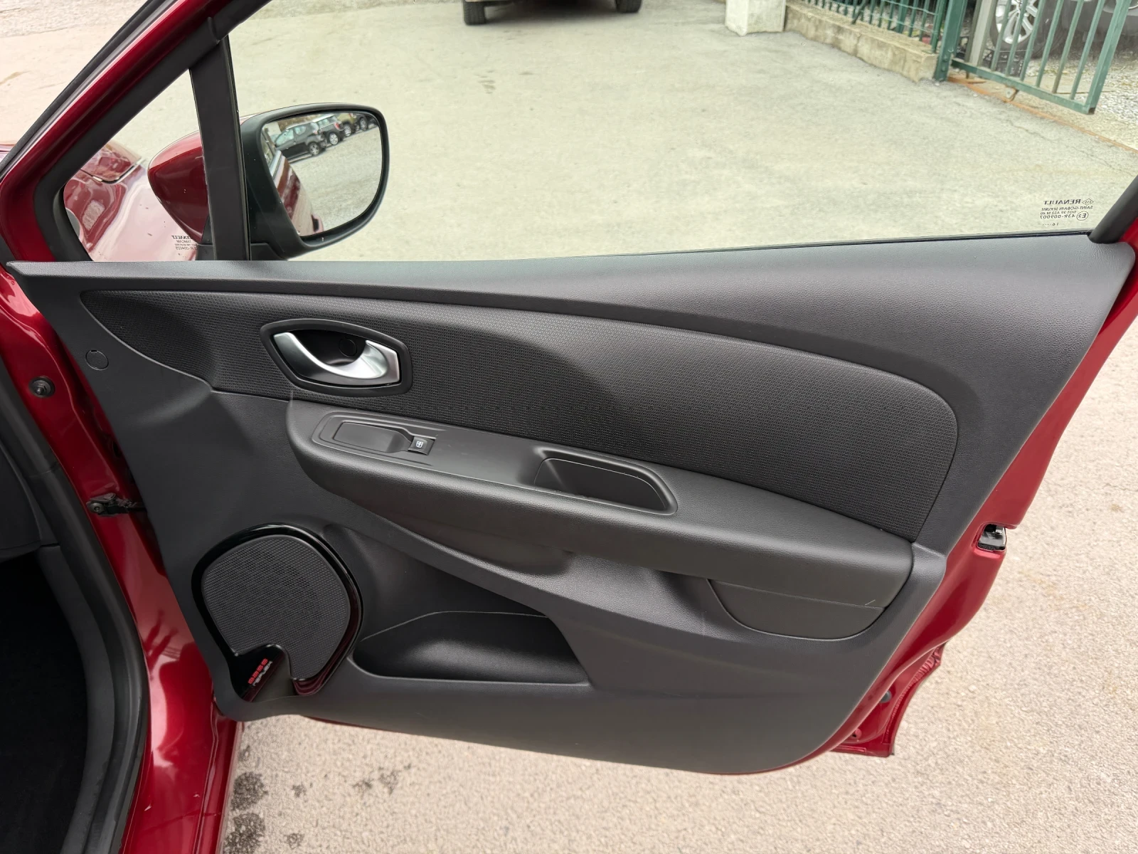 Renault Clio 1.5 DCI, снимка 10 - Автомобили и джипове - 54137373