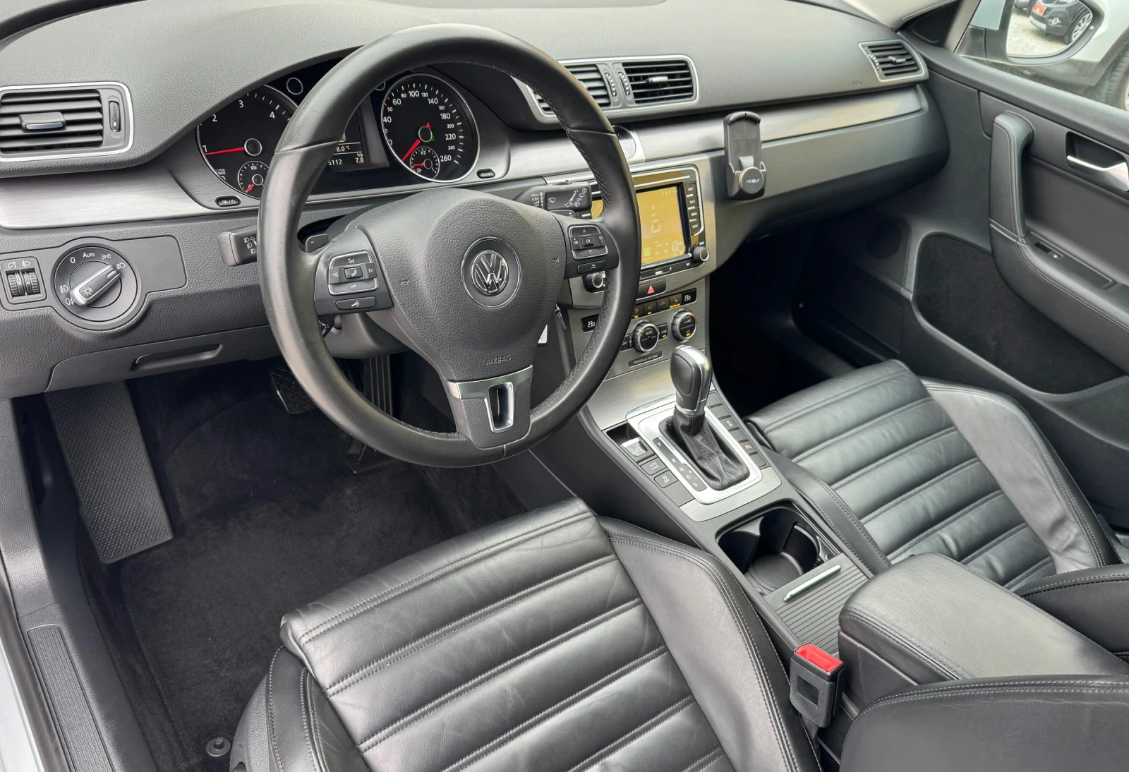 VW Passat 2, 0 TDi* R line* AUTOMATIC* НОВ* EURO 5, снимка 9 - Автомобили и джипове - 54146287