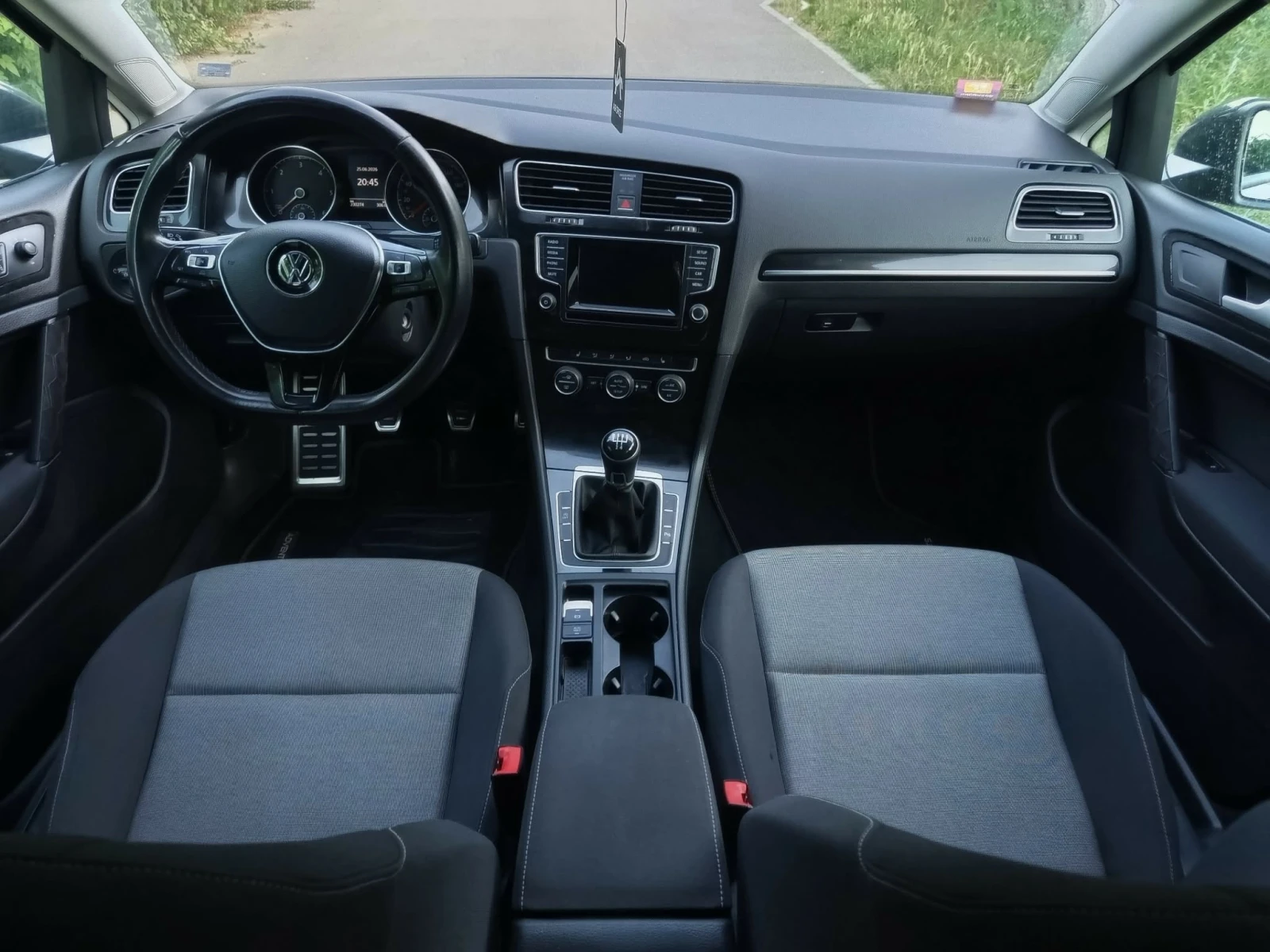 VW Golf 1.6 TDI 90 к.с, снимка 10 - Автомобили и джипове - 55056529