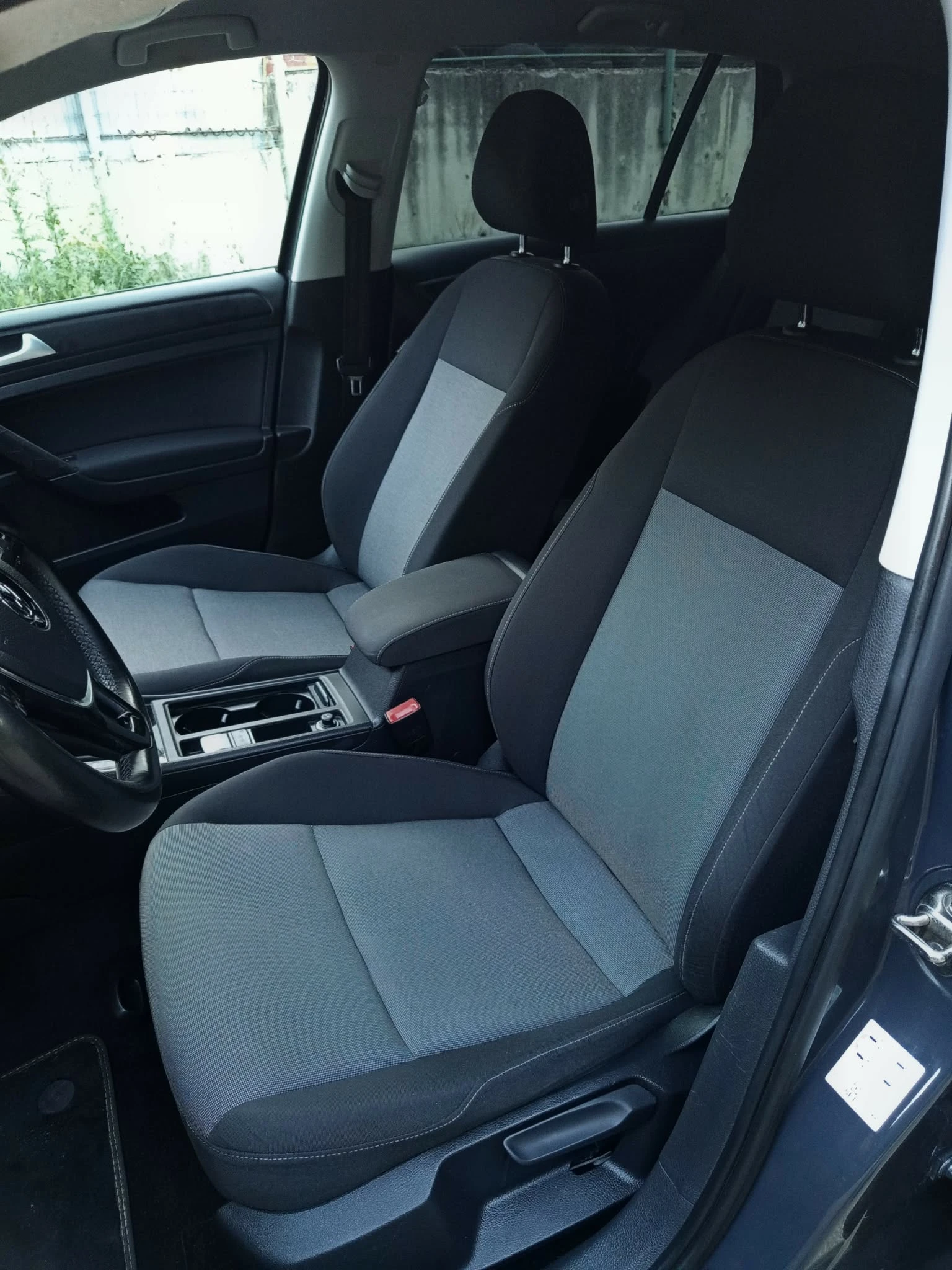 VW Golf 1.6 TDI 90 к.с, снимка 11 - Автомобили и джипове - 55056529