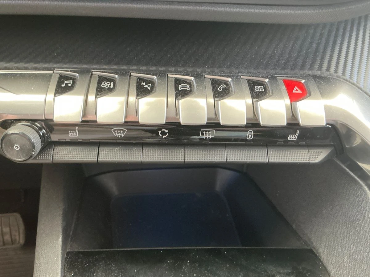 Peugeot 3008 БЕНЗИН* АВТОМАТИК* Apple* CarPlay* ОЧАКВАН* ВНОС* , снимка 9 - Автомобили и джипове - 55216611