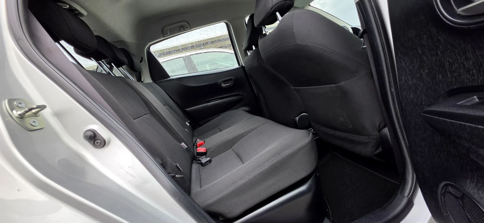 Toyota Yaris 1.5 hibrid, снимка 10 - Автомобили и джипове - 56289189