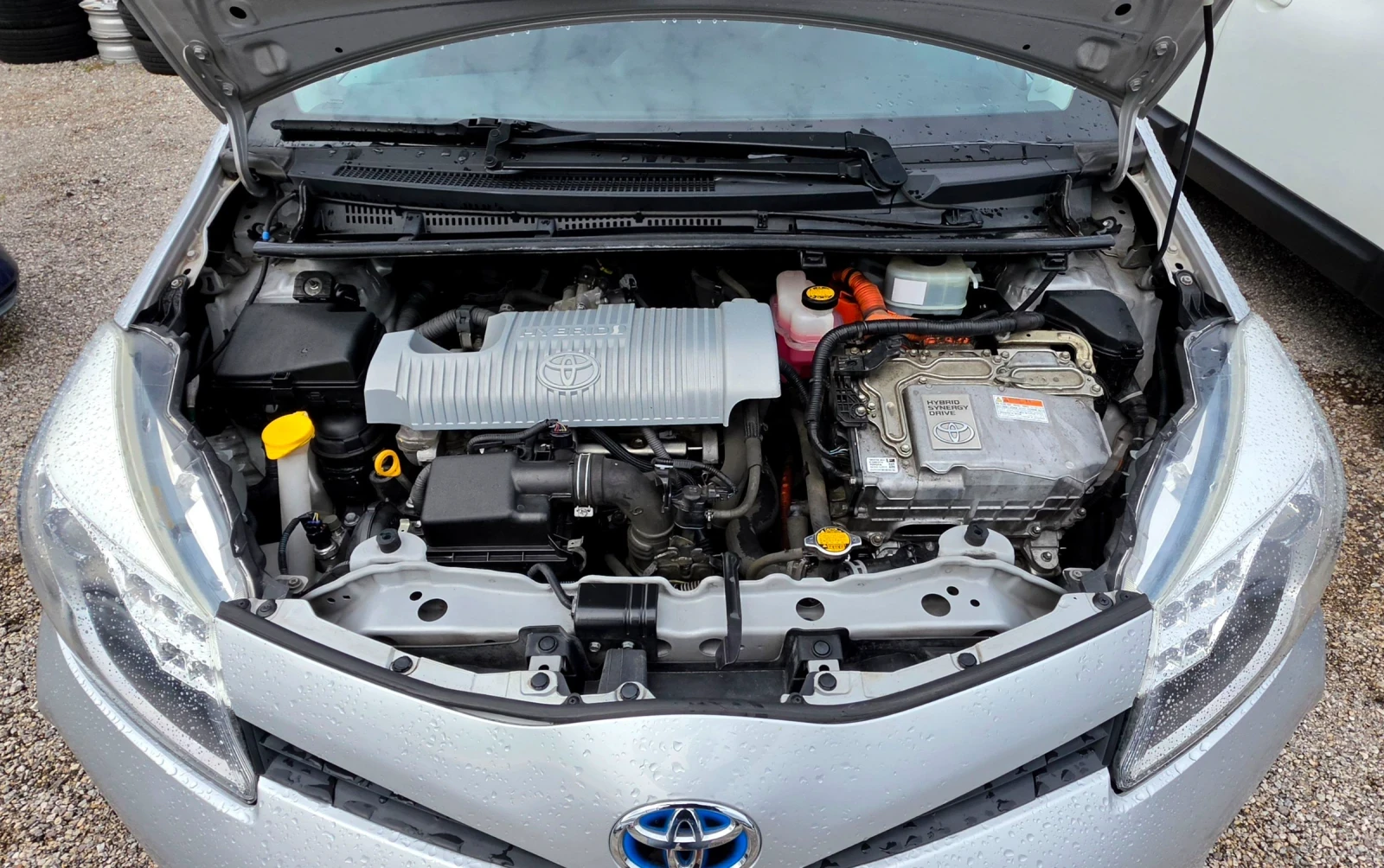 Toyota Yaris 1.5 hibrid, снимка 13 - Автомобили и джипове - 56289189