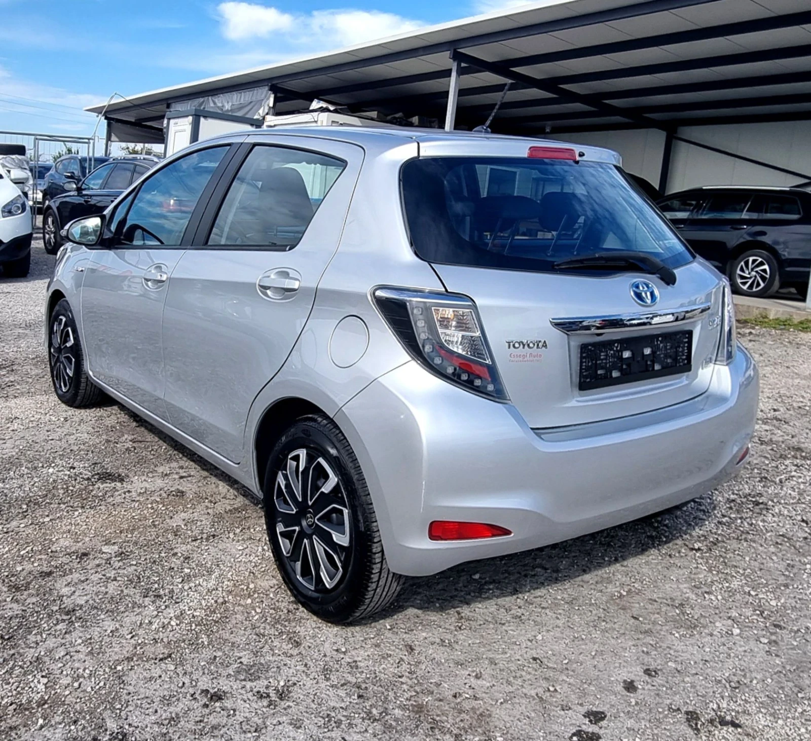 Toyota Yaris 1.5 hibrid, снимка 6 - Автомобили и джипове - 56289189