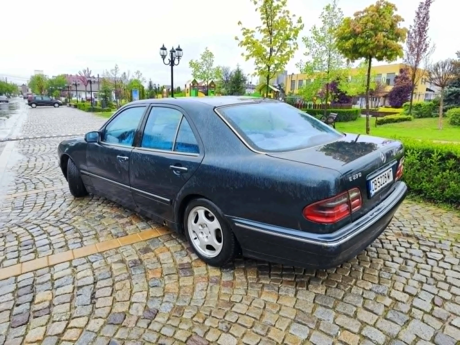 Mercedes-Benz E 270 Avantgarde, снимка 3 - Автомобили и джипове - 56316062