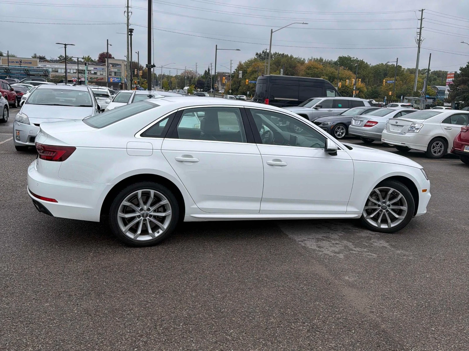Audi A4 Progressiv * АвтоКредит * (ЦЕНА ДО БГ), снимка 4 - Автомобили и джипове - 56329380