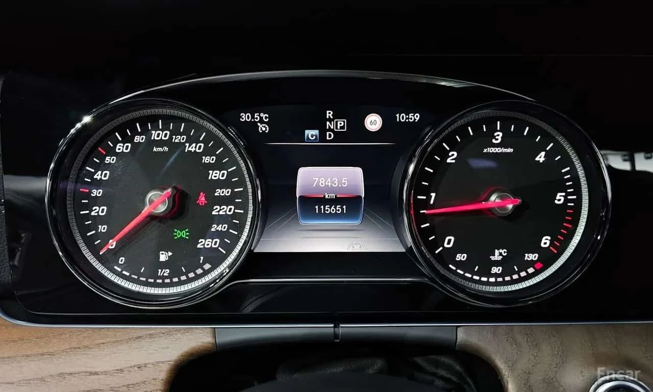 Mercedes-Benz E 220 * E220d 4MATIC Exclusive * , снимка 8 - Автомобили и джипове - 56594768