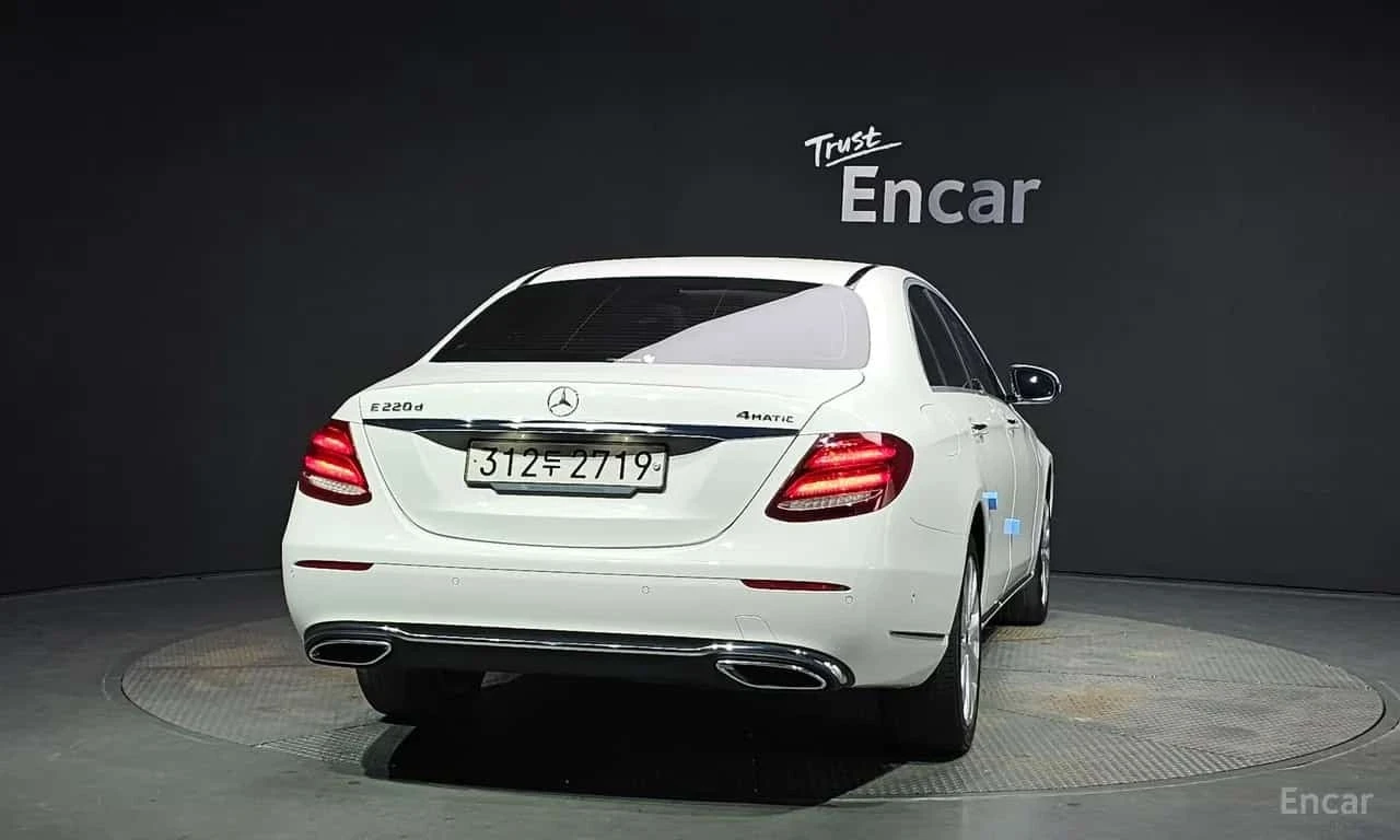 Mercedes-Benz E 220 * E220d 4MATIC Exclusive * , снимка 4 - Автомобили и джипове - 56594768