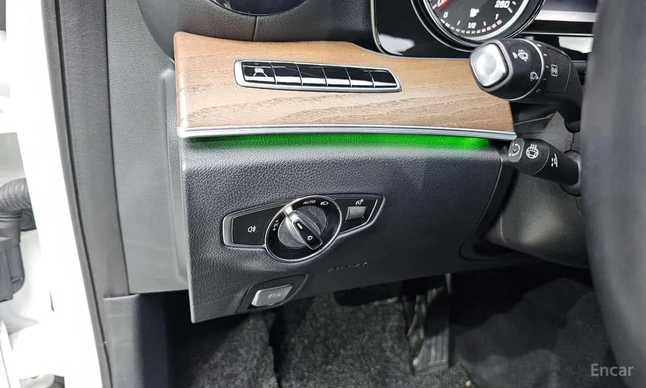 Mercedes-Benz E 220 * E220d 4MATIC Exclusive * , снимка 13 - Автомобили и джипове - 56594768