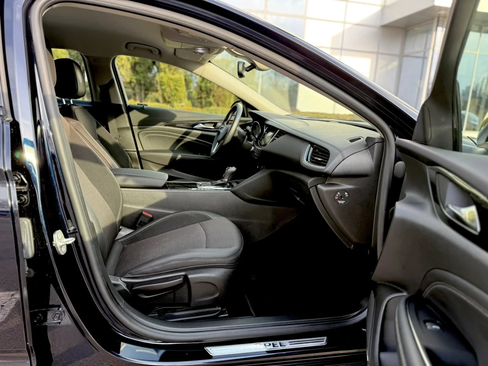 Opel Insignia 4x4 SWISS, снимка 11 - Автомобили и джипове - 56651819
