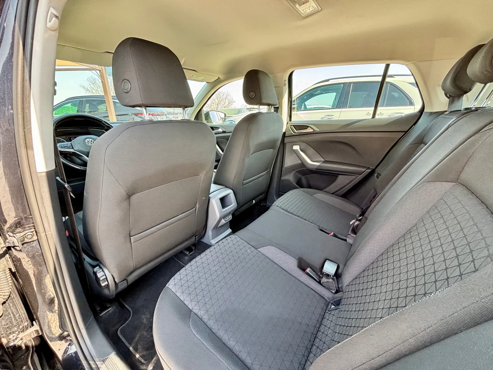 VW T-Cross 1.6D/АВТОПИЛОТ/АВТОМАТИК/TOP, снимка 10 - Автомобили и джипове - 53861643