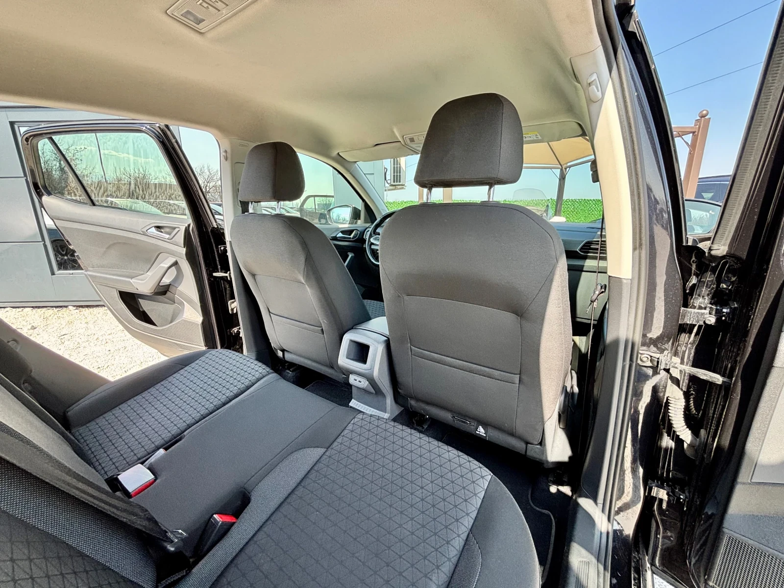 VW T-Cross 1.6D/АВТОПИЛОТ/АВТОМАТИК/TOP, снимка 11 - Автомобили и джипове - 53861643