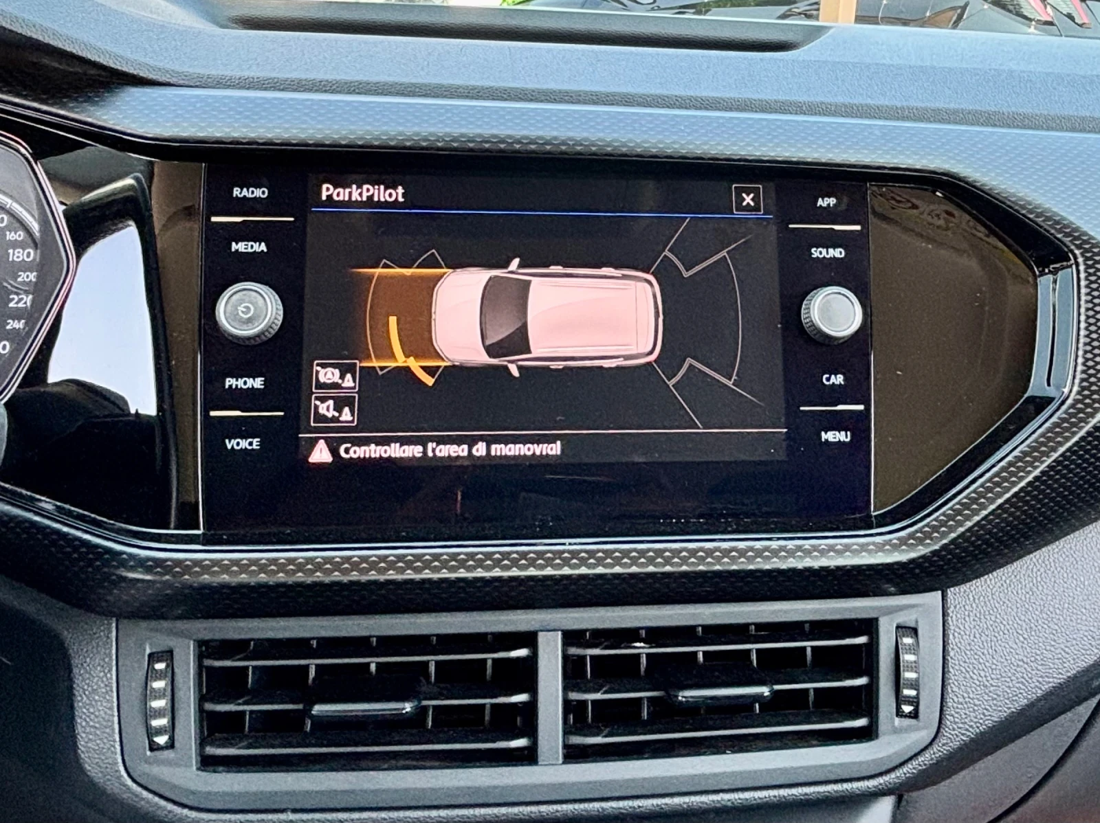 VW T-Cross 1.6D/АВТОПИЛОТ/АВТОМАТИК/TOP, снимка 15 - Автомобили и джипове - 53861643