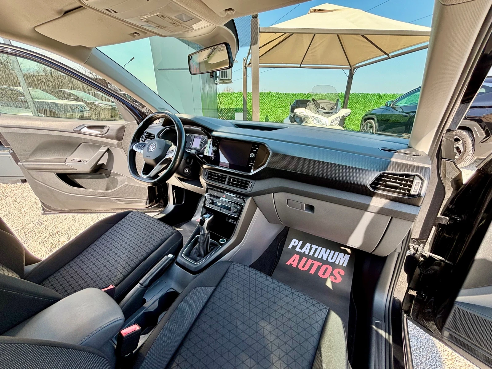 VW T-Cross 1.6D/АВТОПИЛОТ/АВТОМАТИК/TOP, снимка 8 - Автомобили и джипове - 53861643