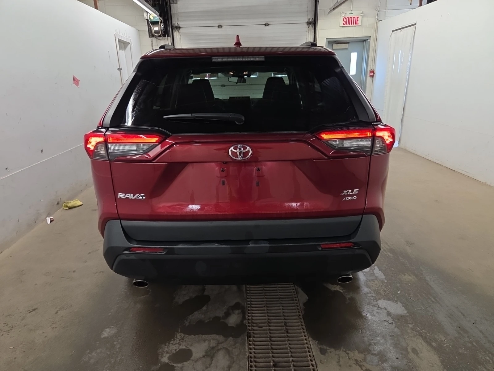 Toyota Rav4 XLE LANE ASSIST| ПОДГРЕВИ| ПАНОРАМА| 2 КЛЮЧА| , снимка 3 - Автомобили и джипове - 54858592