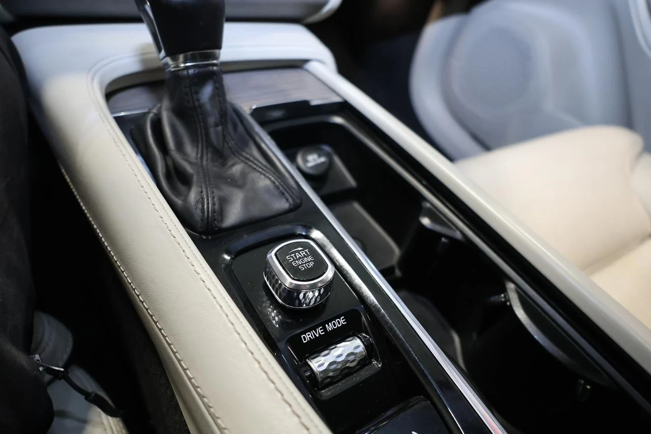 Volvo Xc90 Inscription T6 AWD - PANO| BLINDSPOT| NAVI| 360CAM, снимка 12 - Автомобили и джипове - 54915439