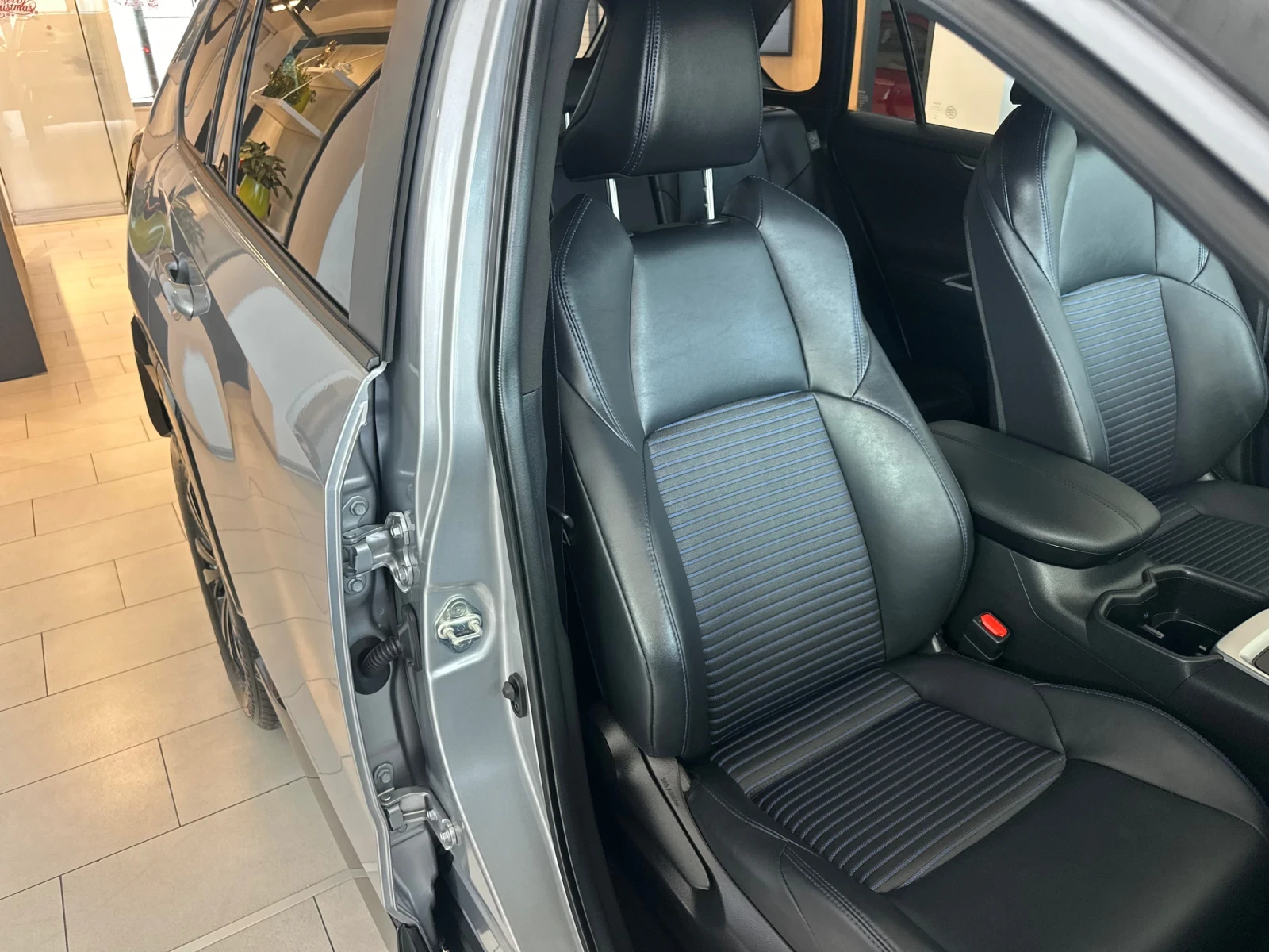 Toyota Rav4 Style, снимка 9 - Автомобили и джипове - 54961513