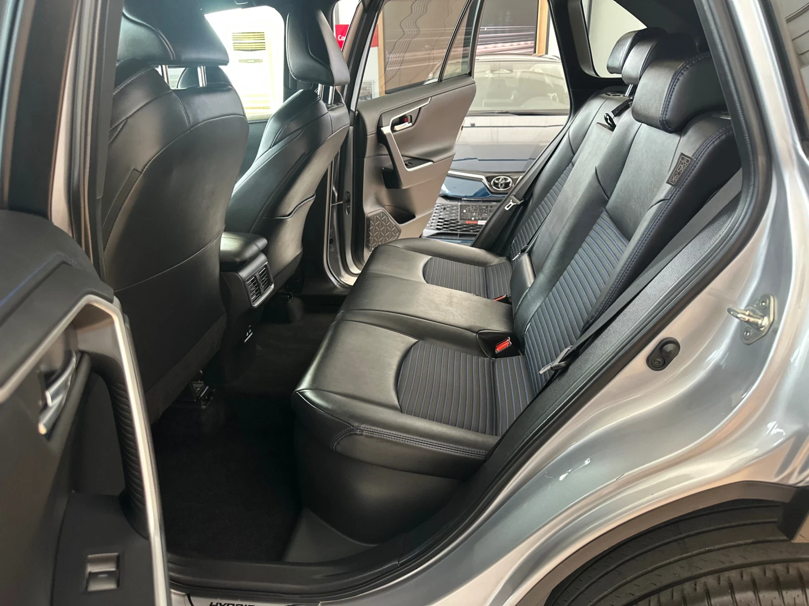 Toyota Rav4 Style, снимка 10 - Автомобили и джипове - 54961513