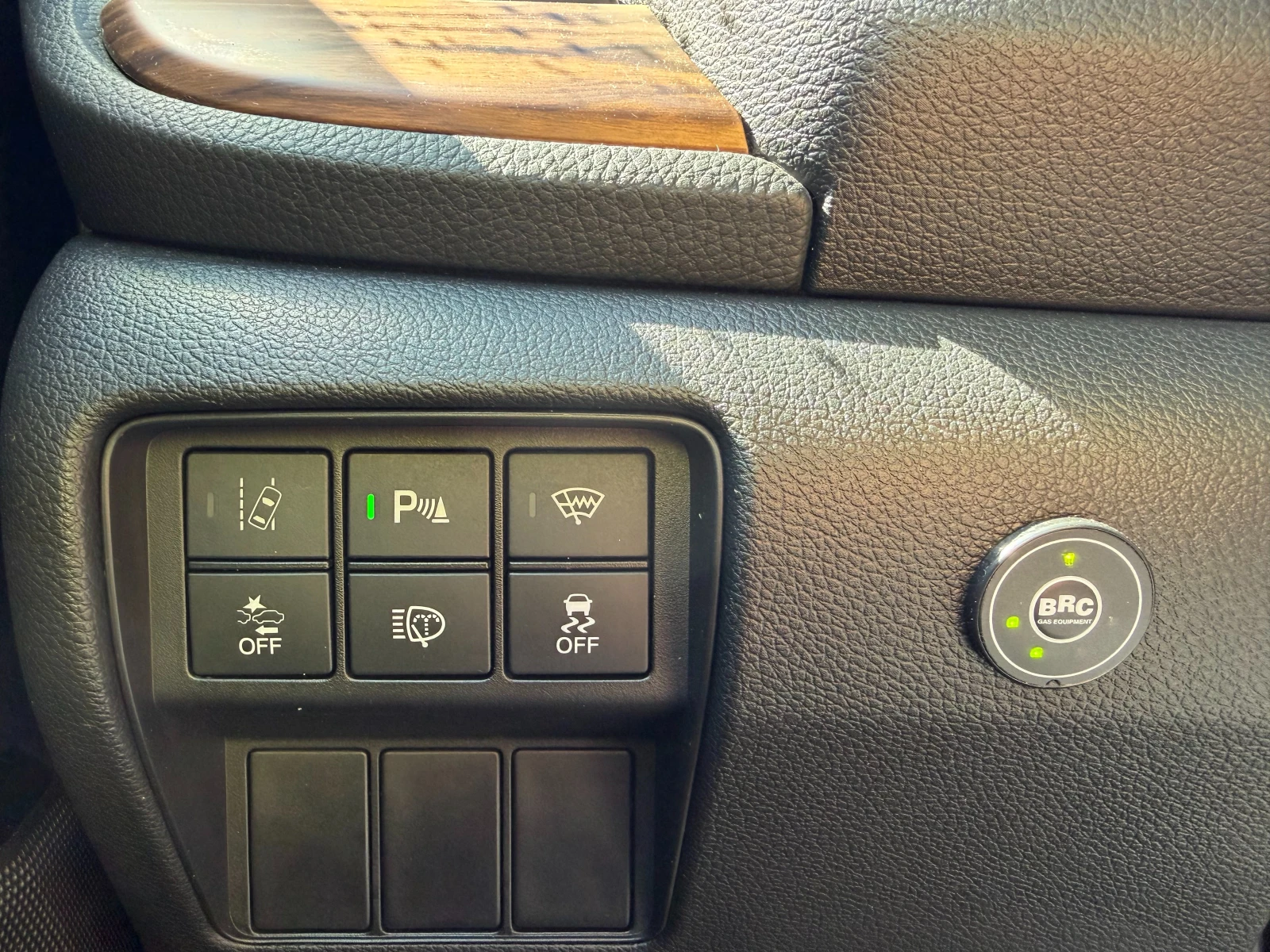 Honda Cr-v 1.5GAZ 4WD AVTOMAT/NAVI/KOJA 6+ 1 EURO 6, снимка 16 - Автомобили и джипове - 55472988