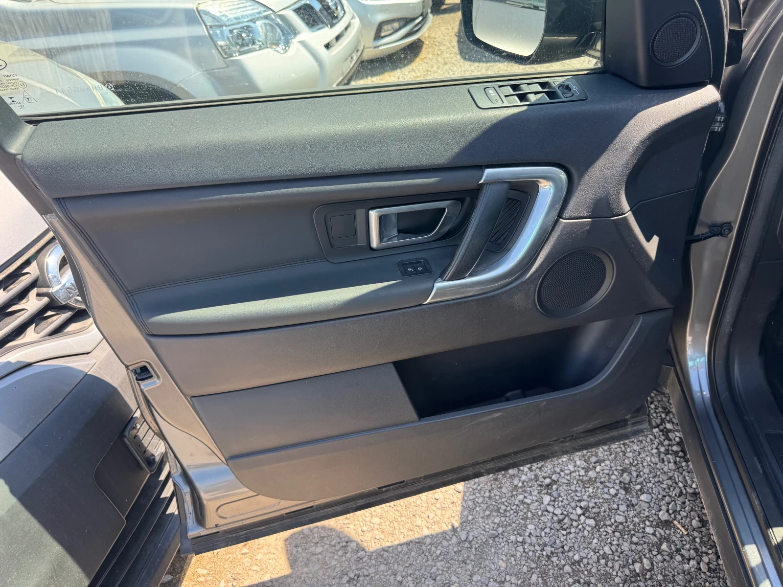 Land Rover Discovery Sport 6+ 1* LED* NAVI* КОЖА* ПОДГРЕВИ* ЛИЗИНГ* 2.0td 4x4, снимка 5 - Автомобили и джипове - 55541617
